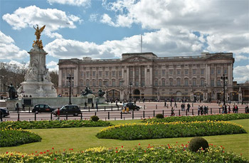Buckingham Palace - Foto: DAVID ILIFF - CC BY-SA 3.0 - commons.wikimedia.org