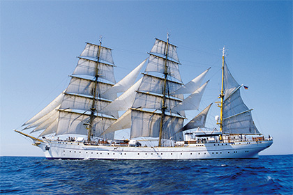 Segelschulschiff Gorch Fock unter vollen Segeln in Fahrt